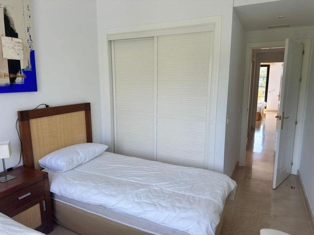 2 soverom Leilighet til leie i Benahavis med svømmebasseng garasje - € 1 900 (Ref: 9187986)