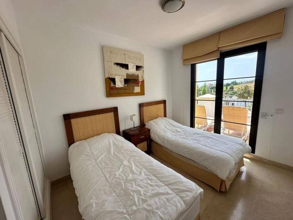 2 soverom Leilighet til leie i Benahavis med svømmebasseng garasje - € 1 900 (Ref: 9187986)