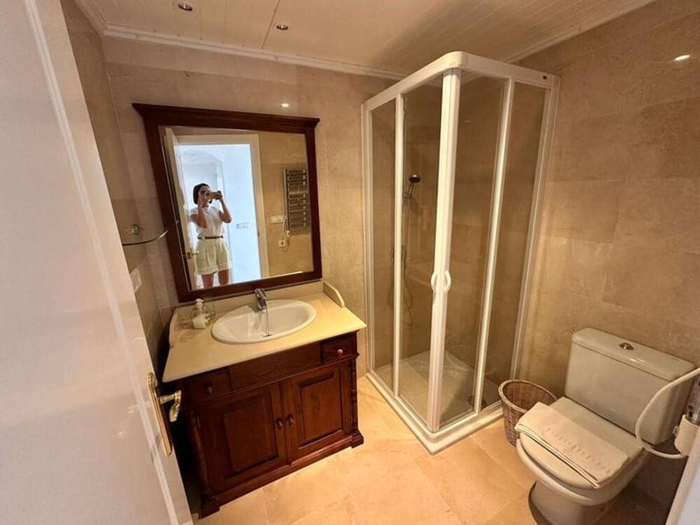 2 soverom Leilighet til leie i Benahavis med svømmebasseng garasje - € 1 900 (Ref: 9187986)