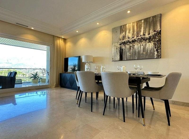 Appartement de 3 chambres à louer à Marbella avec piscine garage - 3 800 € (Ref: 9192032)