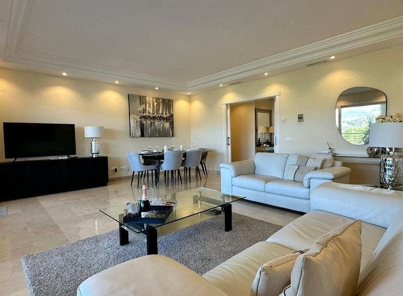 Appartement de 3 chambres à louer à Marbella avec piscine garage - 3 800 € (Ref: 9192032)