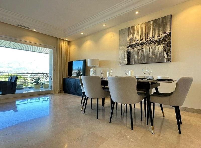 Appartement de 3 chambres à louer à Marbella avec piscine garage - 3 800 € (Ref: 9192032)