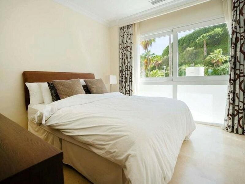 Appartement de 3 chambres à louer à Marbella avec piscine garage - 3 800 € (Ref: 9192032)