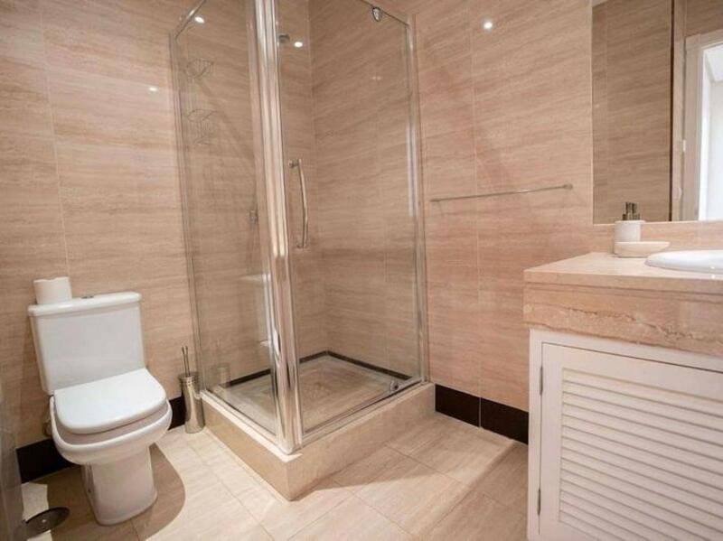 Appartement de 3 chambres à louer à Marbella avec piscine garage - 3 800 € (Ref: 9192032)