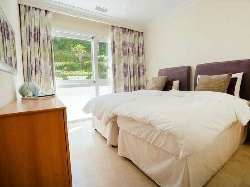 Appartement de 3 chambres à louer à Marbella avec piscine garage - 3 800 € (Ref: 9192032)