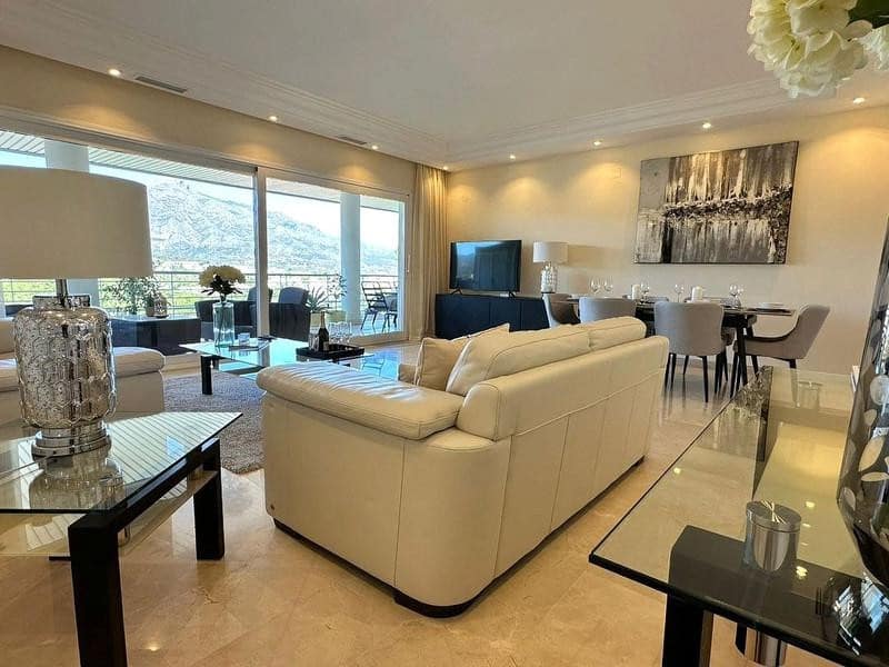 Appartement de 3 chambres à louer à Marbella avec piscine garage - 3 800 € (Ref: 9192032)