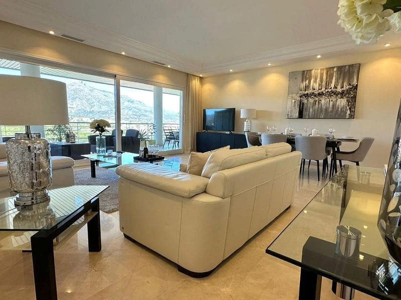 Appartement de 3 chambres à louer à Marbella avec piscine garage - 3 800 € (Ref: 9192032)