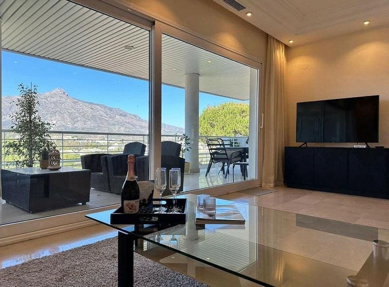 Appartement de 3 chambres à louer à Marbella avec piscine garage - 3 800 € (Ref: 9192032)