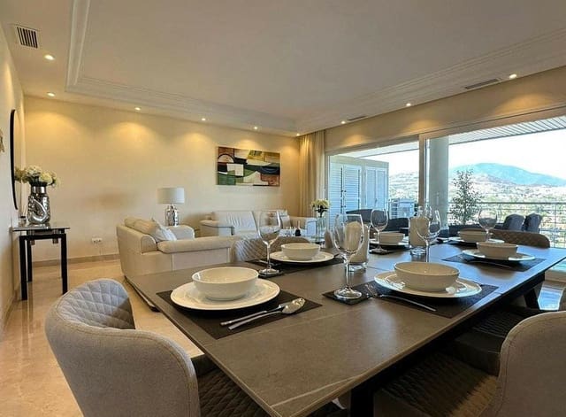3 soveværelse Lejlighed til leje i Las Brisas, Marbella med swimmingpool garage - € 3.800 (Ref: 9192032)