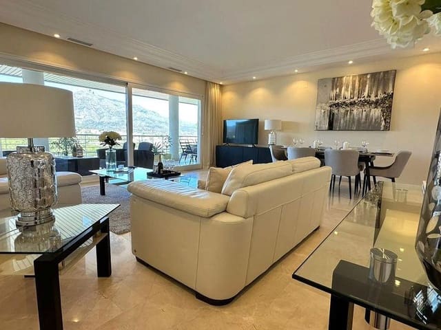 3 soveværelse Lejlighed til leje i Las Brisas, Marbella med swimmingpool garage - € 3.800 (Ref: 9192032)