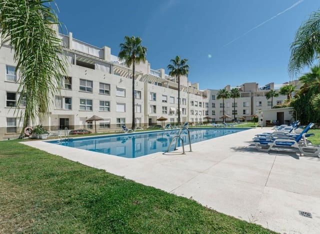 3 soveværelse Lejlighed til leje i Las Brisas, Marbella med swimmingpool garage - € 3.800 (Ref: 9192032)