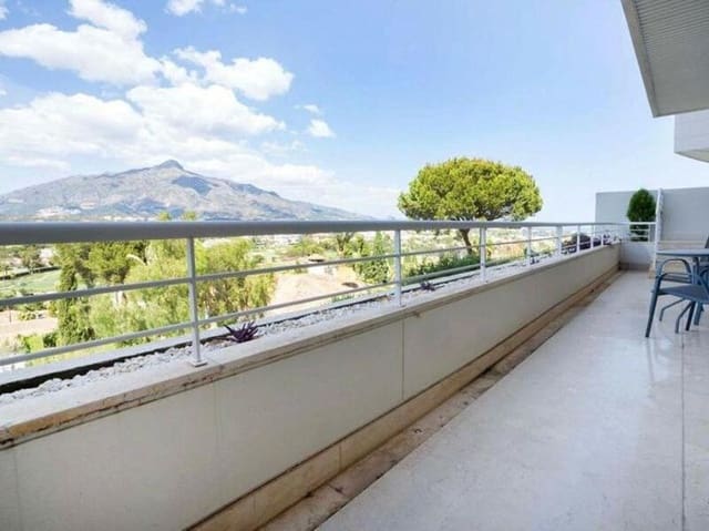 3 soveværelse Lejlighed til leje i Las Brisas, Marbella med swimmingpool garage - € 3.800 (Ref: 9192032)