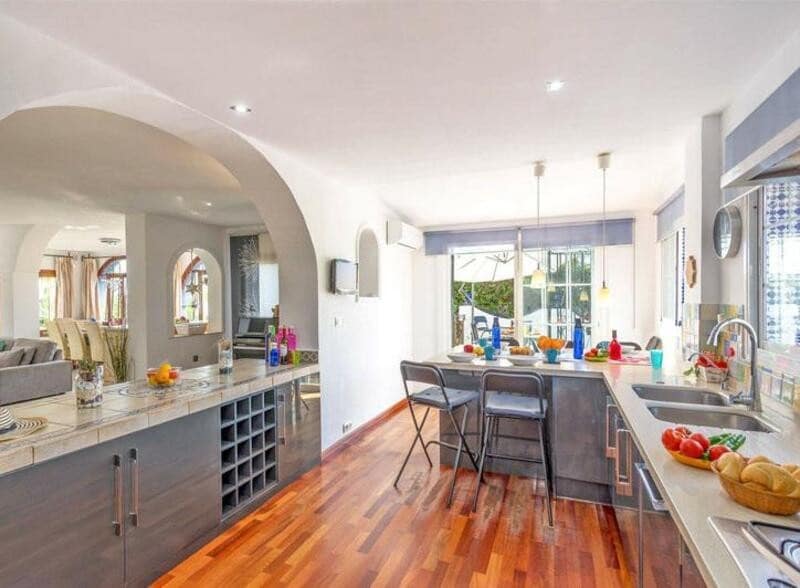 4 soverom Villa til leie i Marbella med svømmebasseng garasje - € 5 900 (Ref: 9193556)