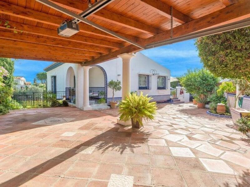 4 makuuhuone Huvila vuokrattavana paikassa Marbella mukana uima-altaan 
autotalli - 5 900 € (Ref: 9193556)