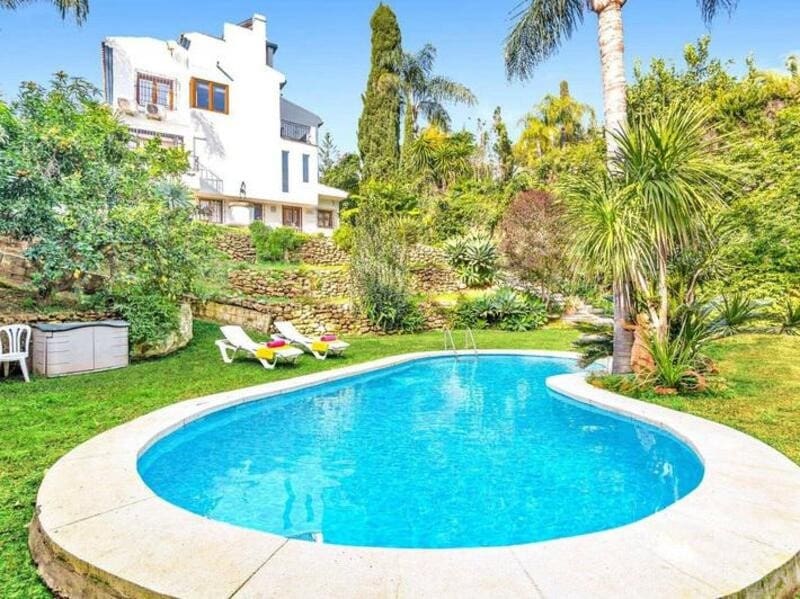 4 makuuhuone Huvila vuokrattavana paikassa Marbella mukana uima-altaan 
autotalli - 5 900 € (Ref: 9193556)