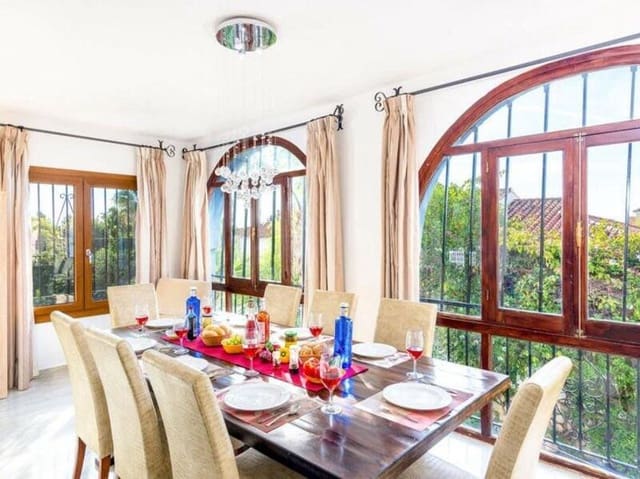 4 slaapkamer Villa te huur in El Rosario, Marbella met zwembad garage - € 5.900 (Ref: 9193556)
