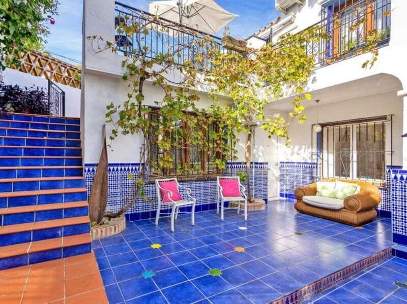 4 makuuhuone Huvila vuokrattavana paikassa Marbella mukana uima-altaan 
autotalli - 5 900 € (Ref: 9193556)