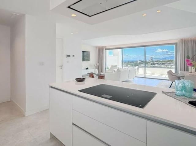 3 soverom Penthouse til salgs i Bahía de Marbella, Marbella med svømmebasseng garasje - € 1 850 000 (Ref: 9200246)
