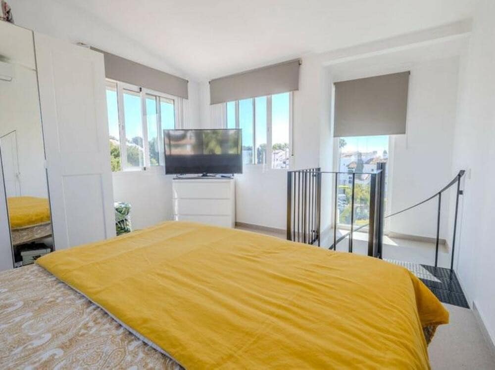 2 soverom Penthouse til salgs i Riviera del Sol med svømmebasseng garasje - € 345 000 (Ref: 9208052)
