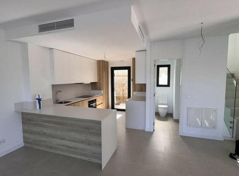 3 sypialnia Dom blizniak do wynajęcia w El Paraiso z basenem garażem - 5 000 € (Ref: 9208053)