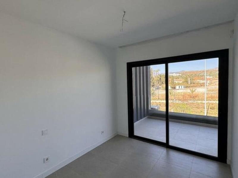 3 sypialnia Dom blizniak do wynajęcia w El Paraiso z basenem garażem - 5 000 € (Ref: 9208053)