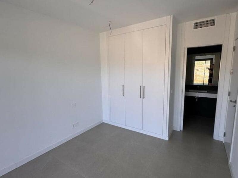 3 sypialnia Dom blizniak do wynajęcia w El Paraiso z basenem garażem - 5 000 € (Ref: 9208053)