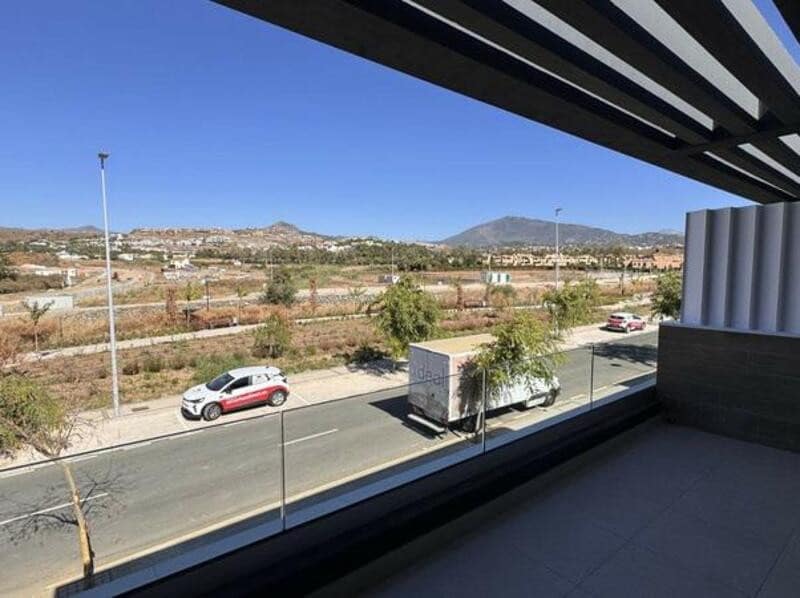 3 sypialnia Dom blizniak do wynajęcia w El Paraiso z basenem garażem - 5 000 € (Ref: 9208053)