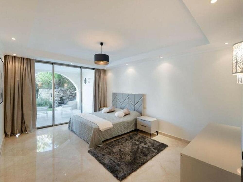 8 slaapkamer Villa te koop in Los Arqueros met zwembad garage - € 5.995.000 (Ref: 9211748)