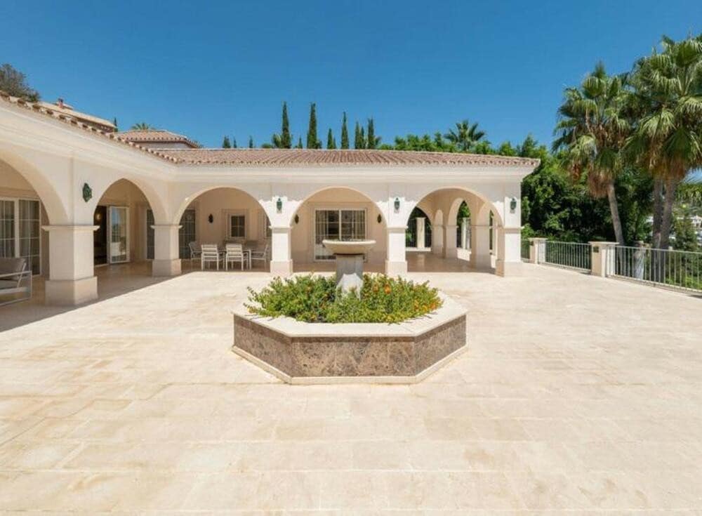 8 slaapkamer Villa te koop in Los Arqueros met zwembad garage - € 5.995.000 (Ref: 9211748)