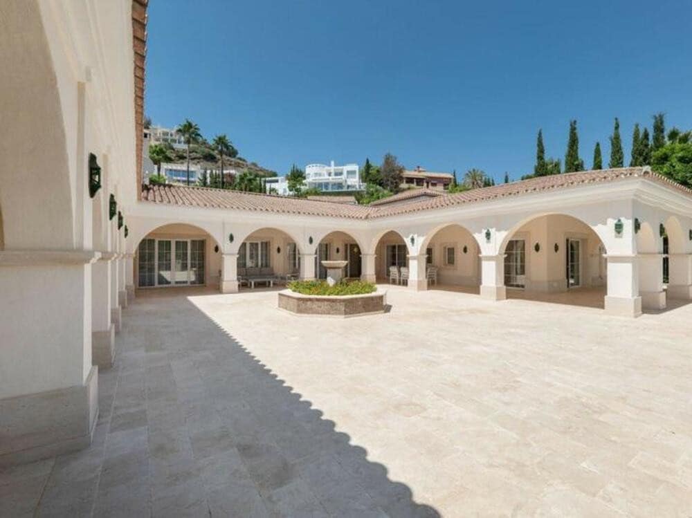 8 slaapkamer Villa te koop in Los Arqueros met zwembad garage - € 5.995.000 (Ref: 9211748)