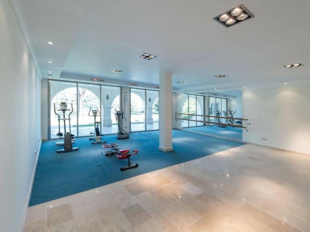 8 slaapkamer Villa te koop in Los Arqueros met zwembad garage - € 5.995.000 (Ref: 9211748)