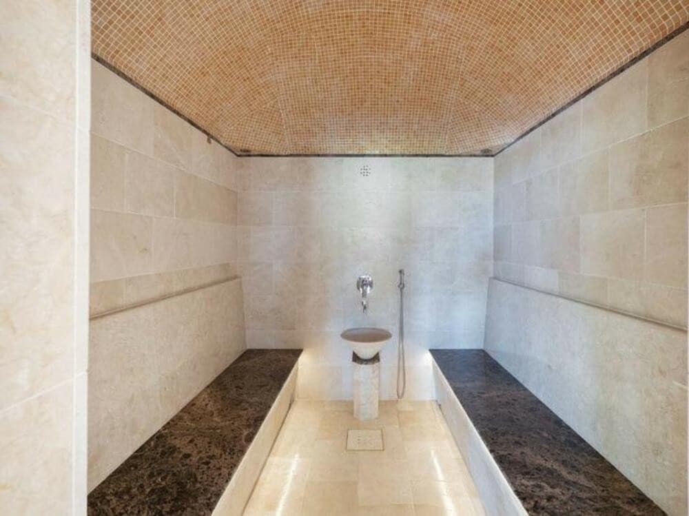 8 slaapkamer Villa te koop in Los Arqueros met zwembad garage - € 5.995.000 (Ref: 9211748)