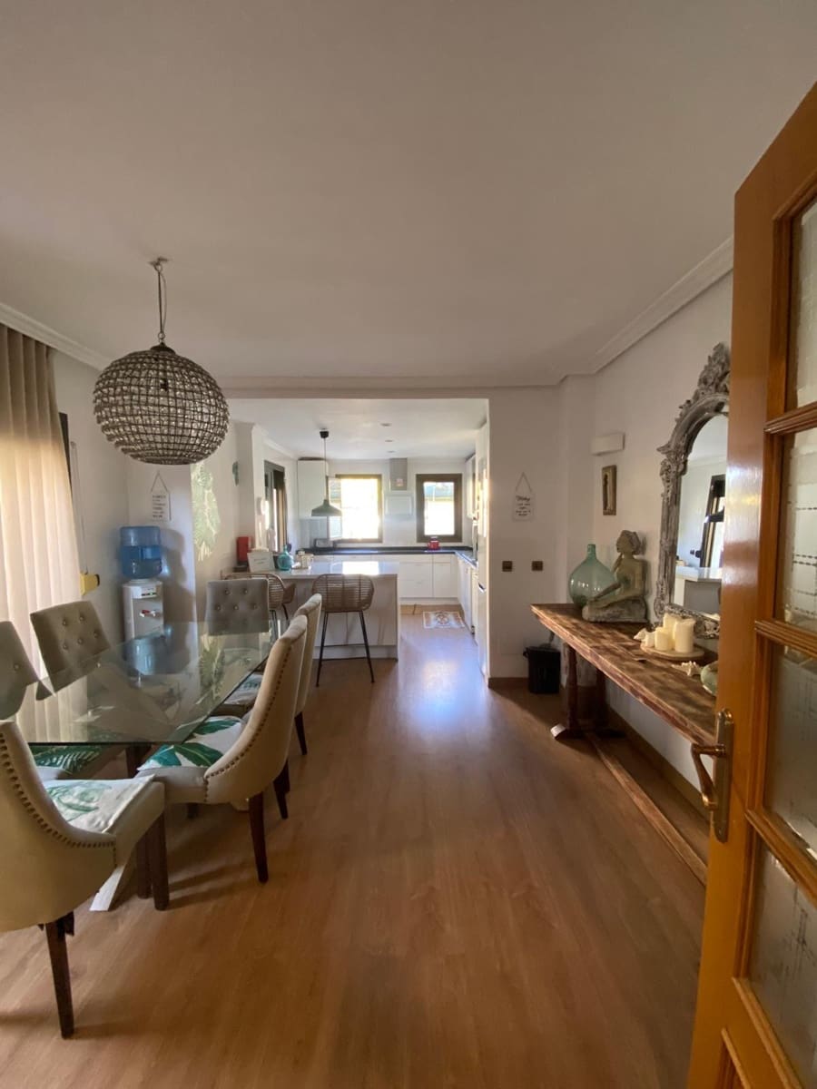 4 makuuhuone Kattohuoneisto vuokrattavana paikassa Marbella mukana 
autotalli - 3 800 € (Ref: 9219661)