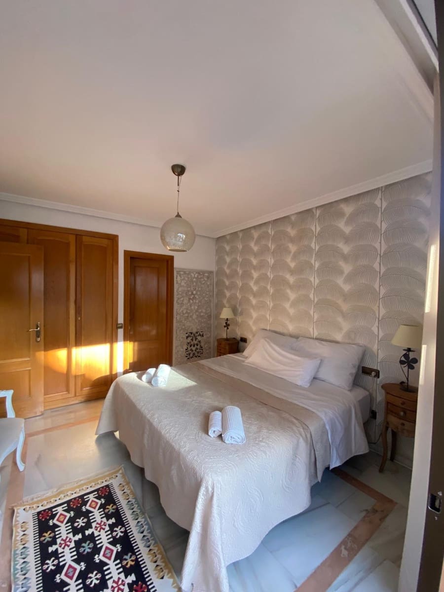 4 makuuhuone Kattohuoneisto vuokrattavana paikassa Marbella mukana 
autotalli - 3 800 € (Ref: 9219661)