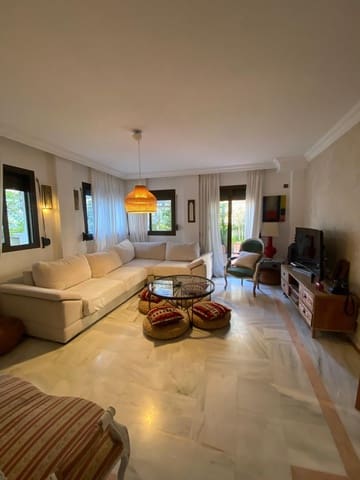 4 bedroom Penthouse for rent in Playa Bajadilla - Puertos, Marbella with garage - € 3,800 (Ref: 9219661)