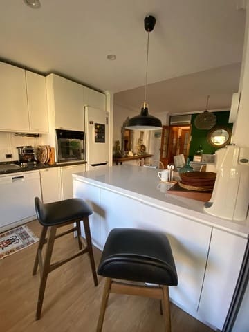 4 bedroom Penthouse for rent in Playa Bajadilla - Puertos, Marbella with garage - € 3,800 (Ref: 9219661)