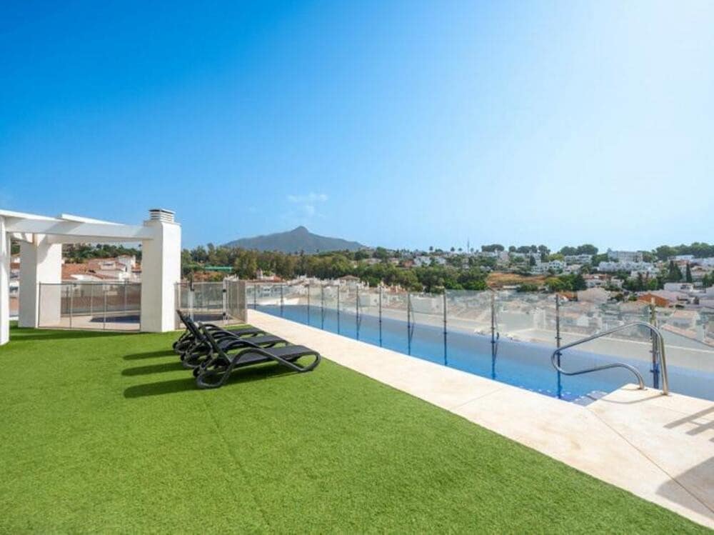 3 quarto Apartamento para arrendar em Marbella com piscina garagem - 2 500 € (Ref: 9228298)