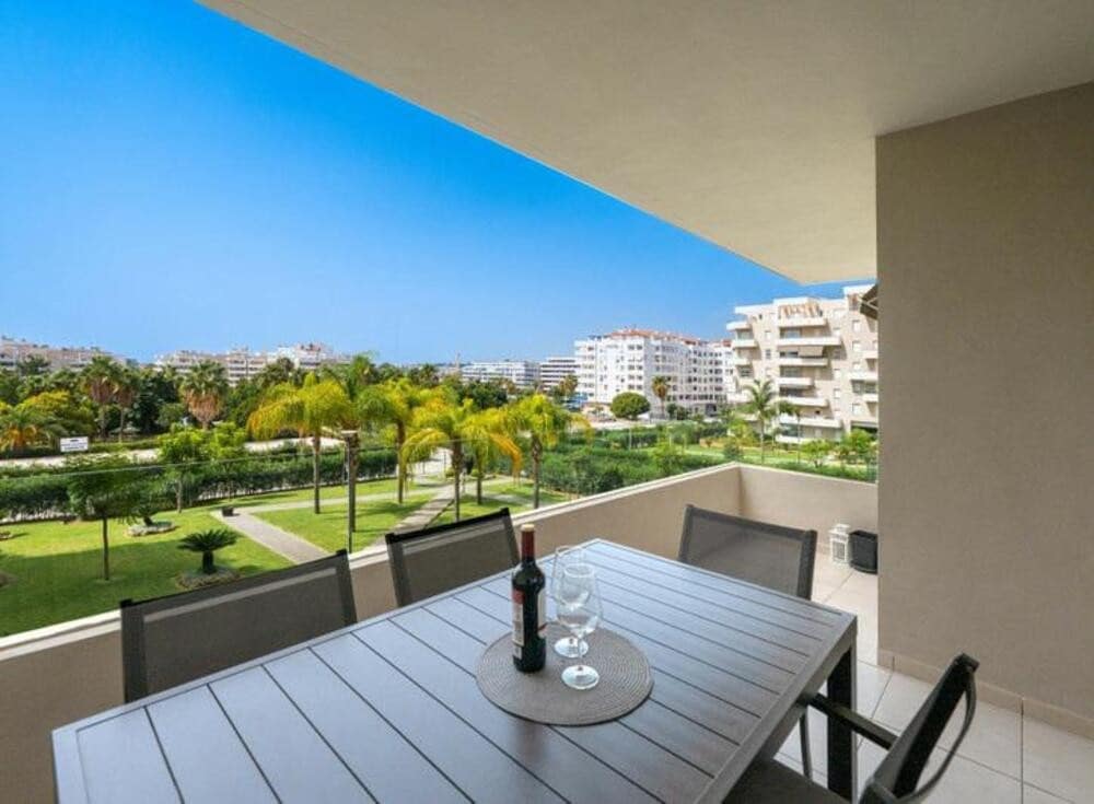 3 quarto Apartamento para arrendar em Marbella com piscina garagem - 2 500 € (Ref: 9228298)