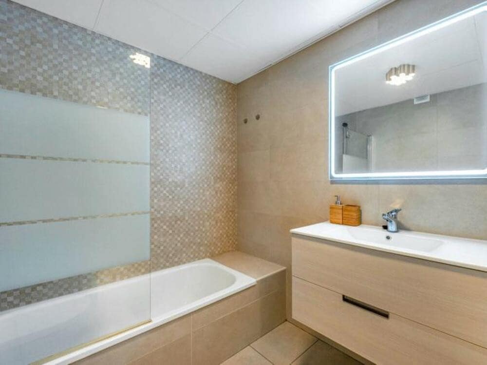 3 quarto Apartamento para arrendar em Marbella com piscina garagem - 2 500 € (Ref: 9228298)