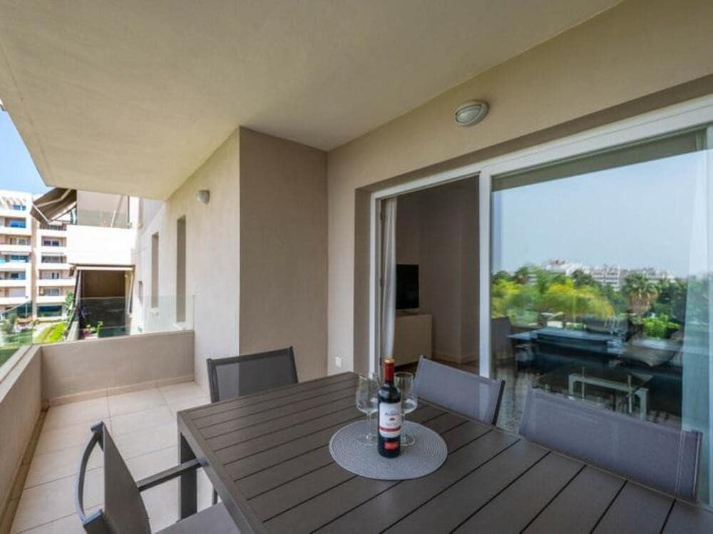 3 quarto Apartamento para arrendar em Marbella com piscina garagem - 2 500 € (Ref: 9228298)