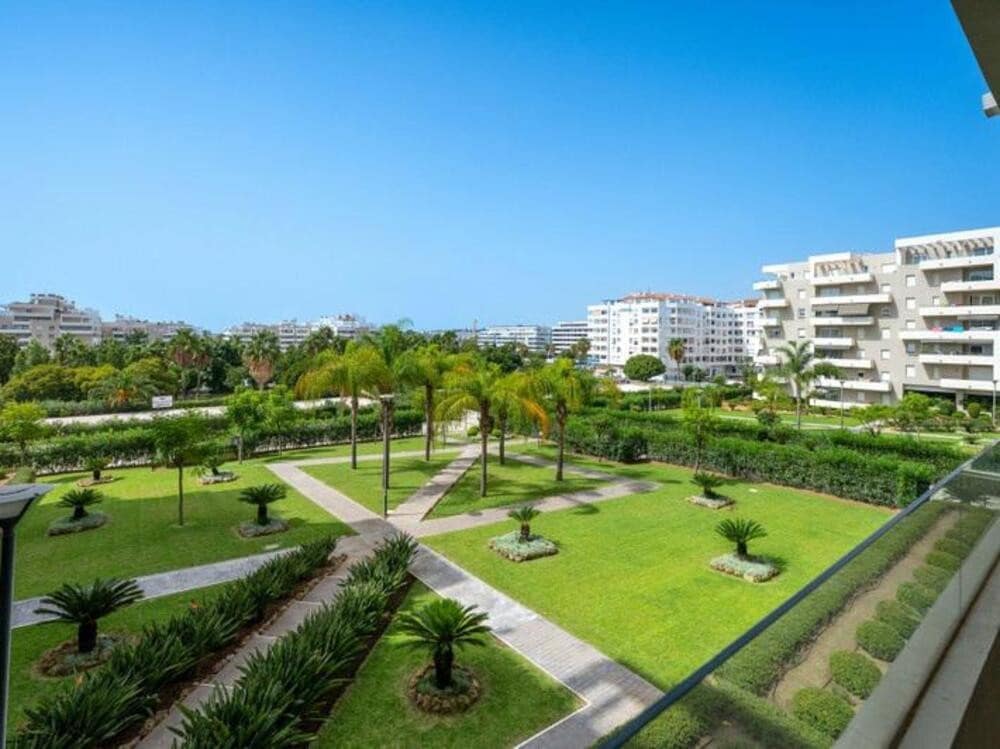 3 quarto Apartamento para arrendar em Marbella com piscina garagem - 2 500 € (Ref: 9228298)