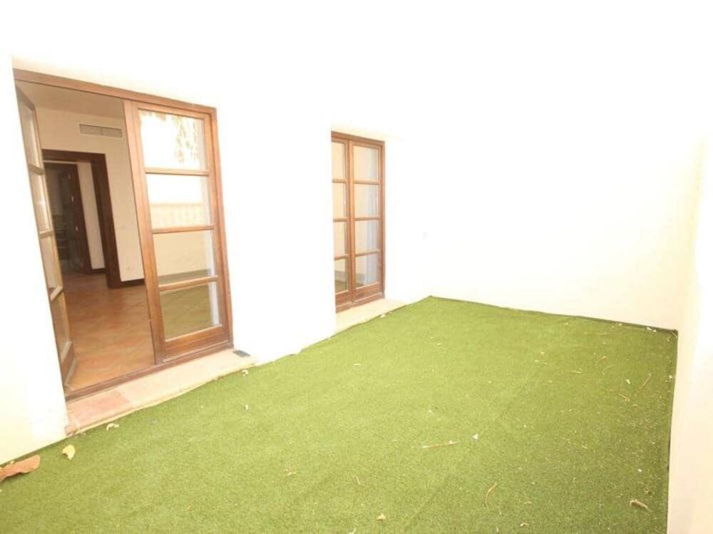 4 sovrum Semi-fristående Villa att hyra i Benahavis med pool garage - 2 700 € (Ref: 9232148)