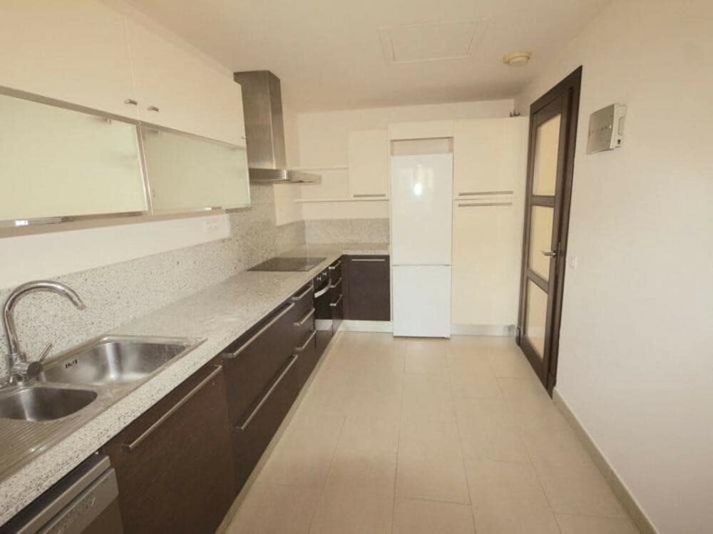 4 sovrum Semi-fristående Villa att hyra i Benahavis med pool garage - 2 700 € (Ref: 9232148)