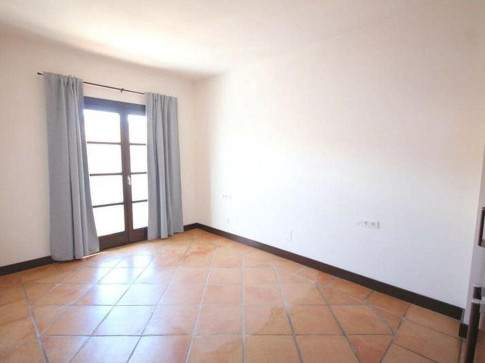 4 sovrum Semi-fristående Villa att hyra i Benahavis med pool garage - 2 700 € (Ref: 9232148)