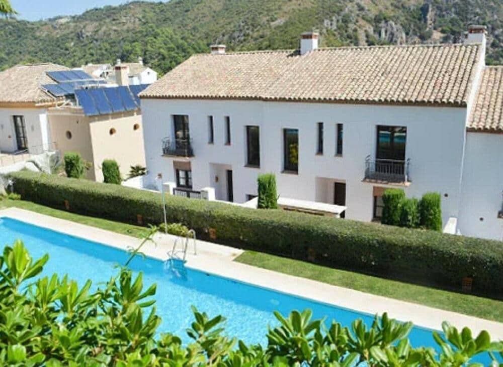 4 sovrum Semi-fristående Villa att hyra i Benahavis med pool garage - 2 700 € (Ref: 9232148)