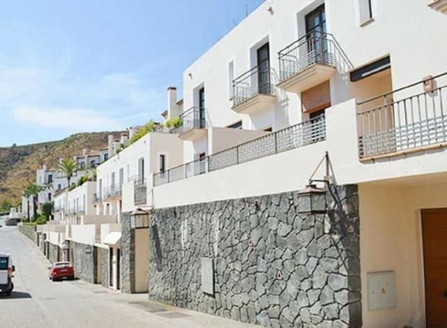 4 makuuhuone Paritalo vuokrattavana paikassa Benahavís pueblo, Benahavís mukana uima-altaan 
autotalli - 2 700 € (Ref: 9232148)