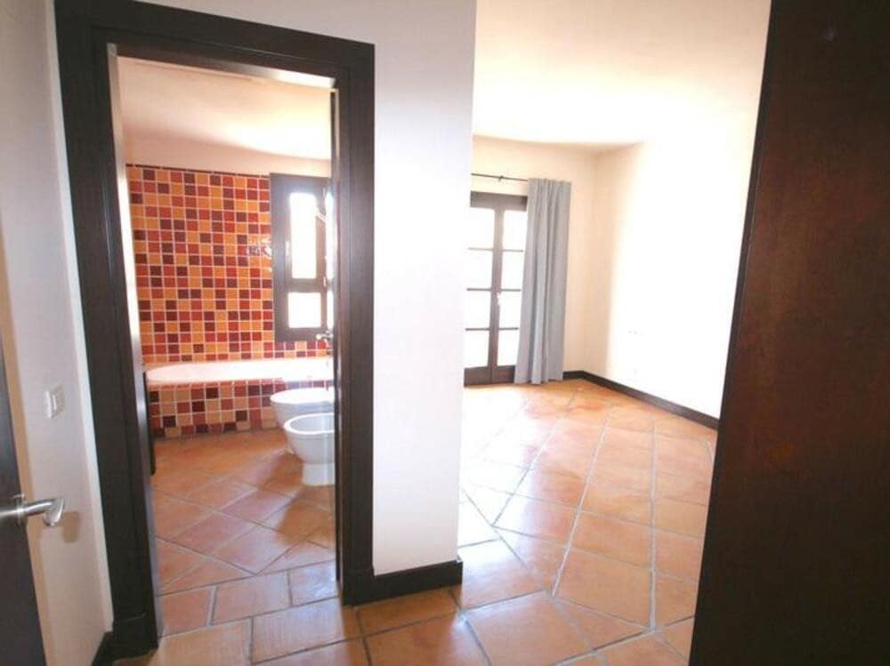 4 sovrum Semi-fristående Villa att hyra i Benahavis med pool garage - 2 700 € (Ref: 9232148)