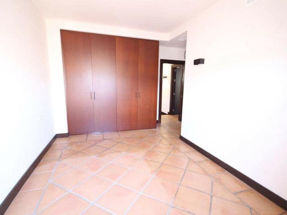 4 sovrum Semi-fristående Villa att hyra i Benahavis med pool garage - 2 700 € (Ref: 9232148)