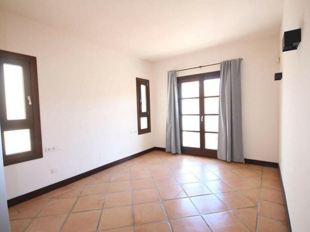 4 sovrum Semi-fristående Villa att hyra i Benahavis med pool garage - 2 700 € (Ref: 9232148)