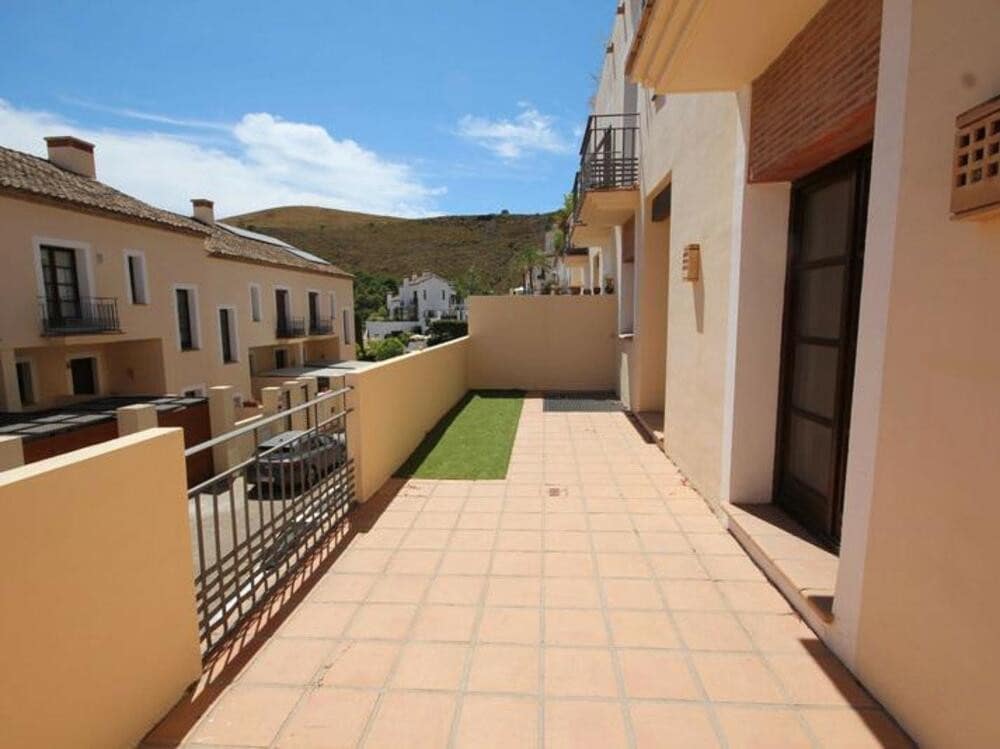 4 sovrum Semi-fristående Villa att hyra i Benahavis med pool garage - 2 700 € (Ref: 9232148)